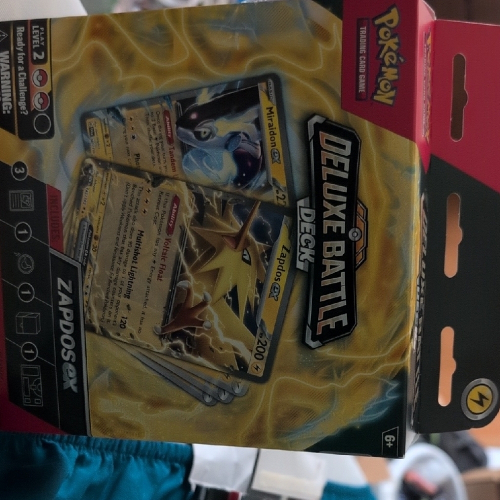 Pokémon Deluxe Battle Deck Zapdos EX - Yellow Lightning Design * been OPENED